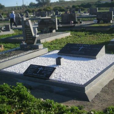 LATSKI Louis George 1939- &amp; Maria Magdalena CONRADIE nee KRIEL 1939-