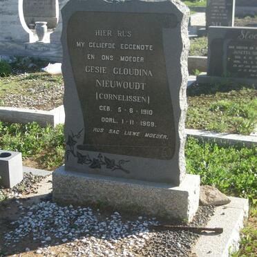 NIEUWOUDT Gesie Gloudina nee CORNELISSEN 1910-1969