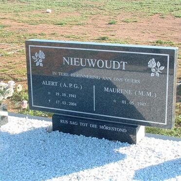 NIEUWOUD A.P.G. 1941-2004 &amp; M.M. 1947-