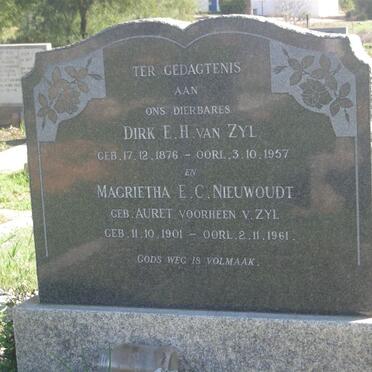 ZYL Dirk E.H., van 1876-1957 &amp; Magrietha E.C. NIEUWOUDT previously VAN ZYL nee AURET 1901-1961