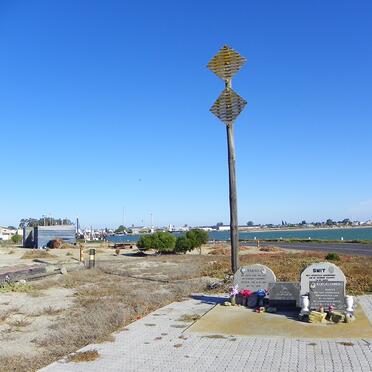 Western Cape, VELDDRIF, Laaiplek, Harbour memorials