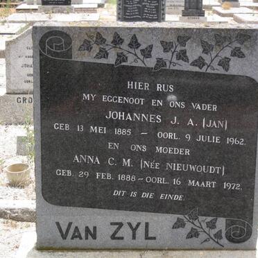 ZYL Johannes J.A., van 1885-1962 &amp; Anna C.M. NIEUWOUDT 1888-1972