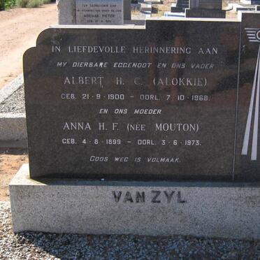 ZYL Albert H.C., van 1900-1968 &amp; Anna H.F. MOUTON 1899-1973