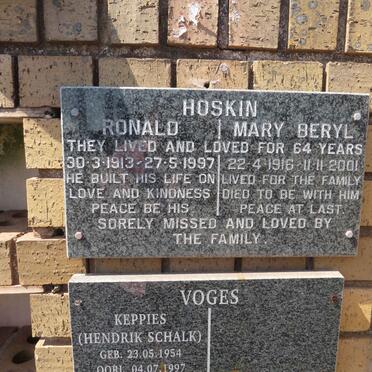 HOSKIN Ronald 1913-1997 &amp; Mary Beryl 1916-2001