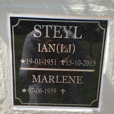 STEYL I.J. 1951-2015 &amp; Marlene 1959-