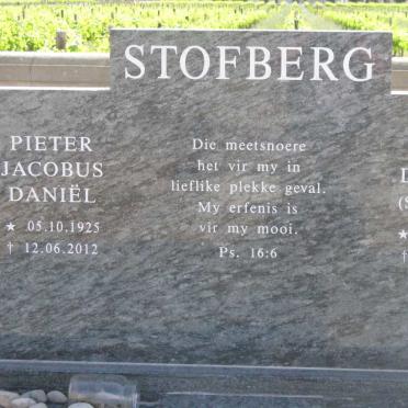 STOFBERG Pieter Jacobus Daniël 1925-2012 &amp; Anna Debora STOFBERG 1932-2014