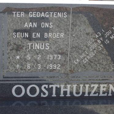 OOSTHUIZEN Tinus 1973-1992