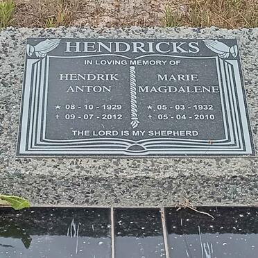 HENDRICKS Hendrik Anton 1929-2012 & Marie Magdalene 1932-2010