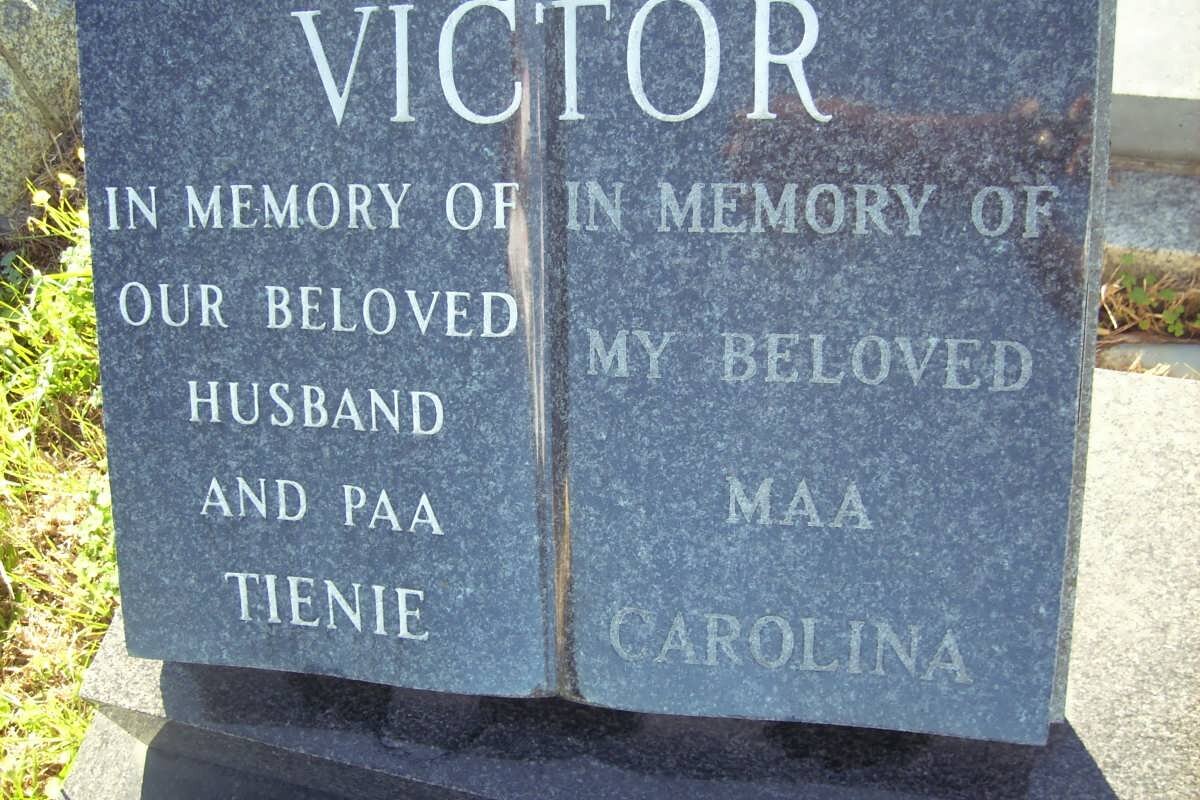 VICTOR Tienie &amp; Carolina