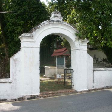 2. Entrance to Old Dutch Graveyard