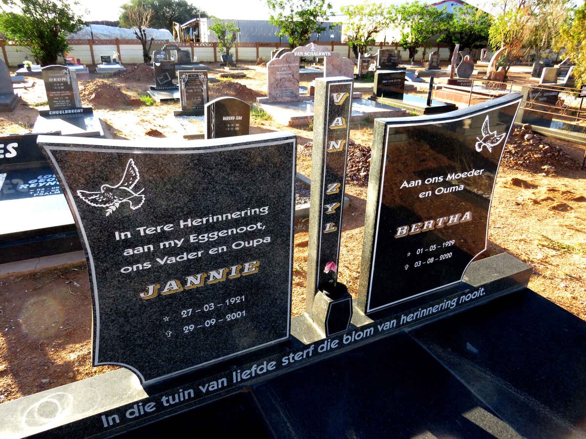 ZYL Jannie, van 1921-2001 & Bertha 1929-2020