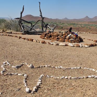 1. Overview - Graves of Mike HEARN and Blythe LOUTIT