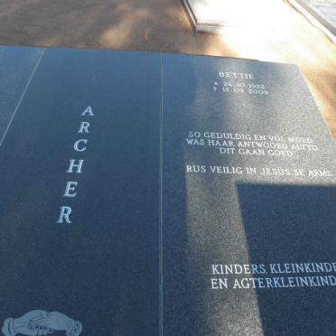 ARCHER Bettie 1932-2009