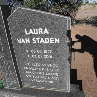 STADEN Laura, van 1957-2001