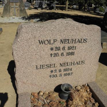 NEUHAUS Wolf 1921-1981 &amp; Liesel 1924-1982