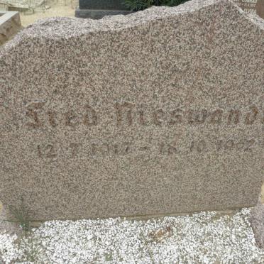 NIESWANDI Fred 1917-1962