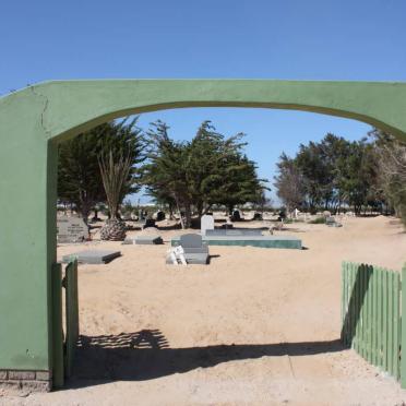1. Entrance to Hentiesbaai cemetery